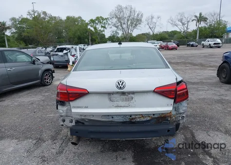 2018 Volkswagen Passat 2.0T Se z USA, uszkodzony, nr VIN 1VWBA7A3XJC013102